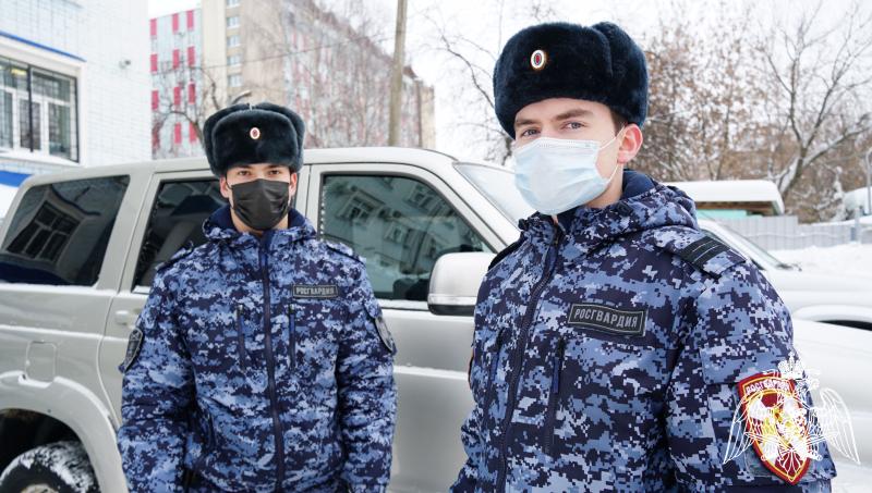В Кирове росгвардейцы задержали подозреваемых в кражах из магазинов