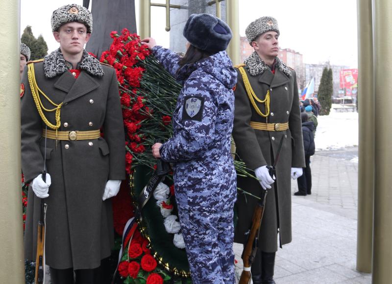 Во Владикавказе росгвардейцы почтили память воинов-интернационалистов