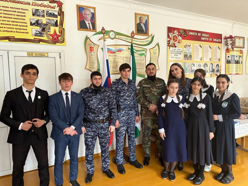 Росгвардейцы провели для школьников патриотическое мероприятие в Ингушетии