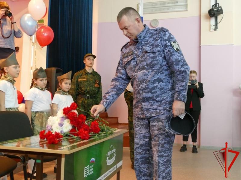 Парту Героя в память о погибшем воине правопорядка открыли в Томской области