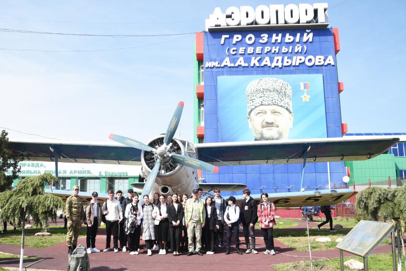 В аэропорту Грозного состоялась экскурсия для учащихся школы Росгвардии