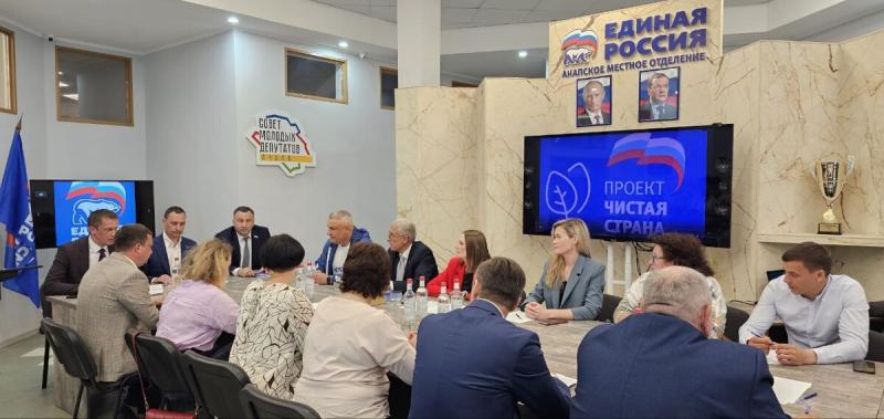 Депутат ЗСК Виктор Тепляков в рамках рабочего визита в Анапу провёл круглый стол по эковопросам