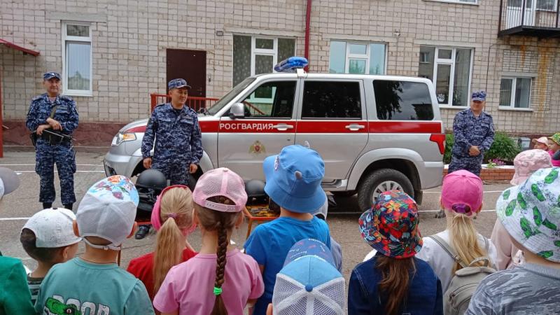 В Белорецке росгвардейцы провели урок безопасности для дошкольников