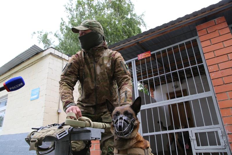 Кинолог специального отряда «Оберег» познакомил журналистов с профессией