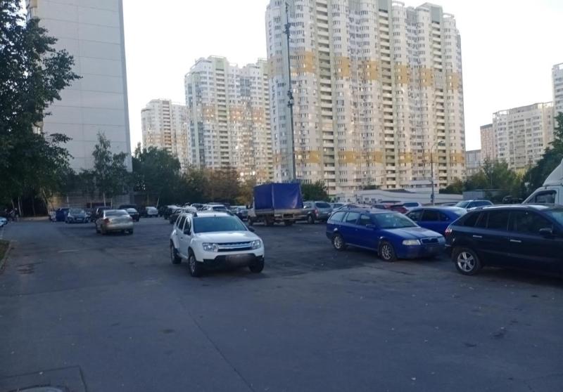 Иван Бобров: в Митине освободили место для парковки на 30 машино-мест