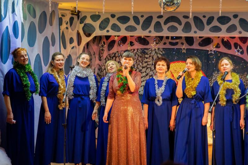 Новогодние песни из знаменитых фильмов исполнят в Культурном центре «Интеграция» на Саянской