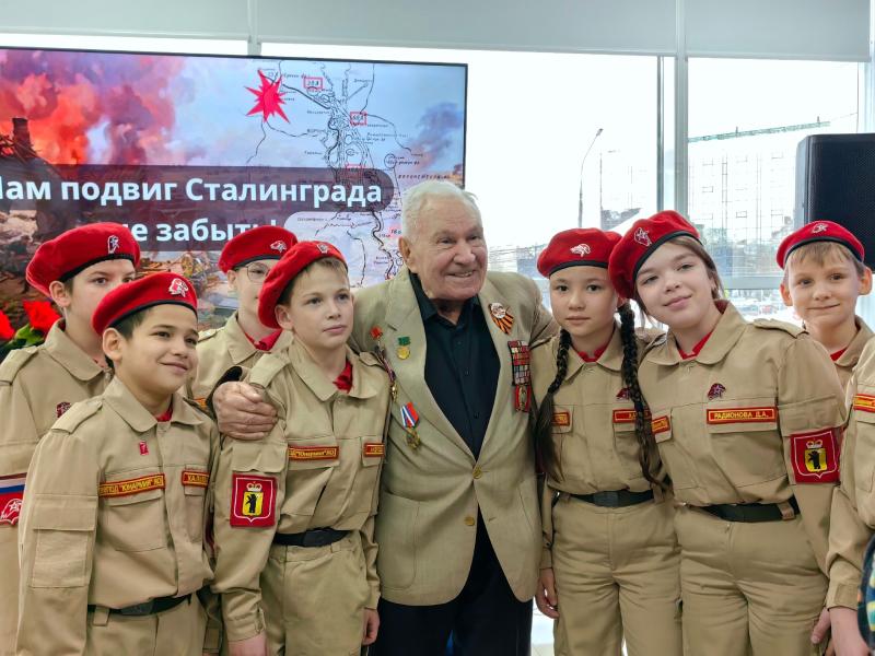 Участник Сталинградской битвы Михаил Пеймер встретился с ярославской молодежью