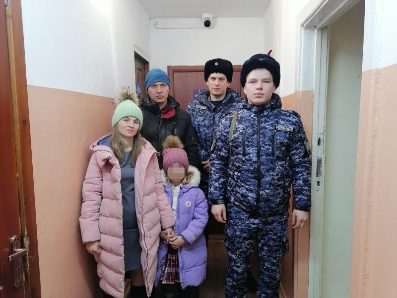 Иркутские росгвардейцы нашли и вернули родителям пропавшего ребенка