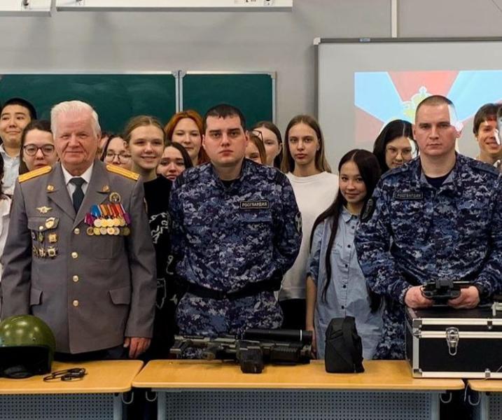 Ветераны войск правопорядка Московской области проводят патриотические встречи со школьниками