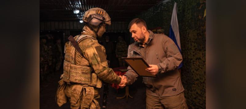 Денис Пушилин наградил росгвардейцев, успешно выполнивших задачи в зоне СВО