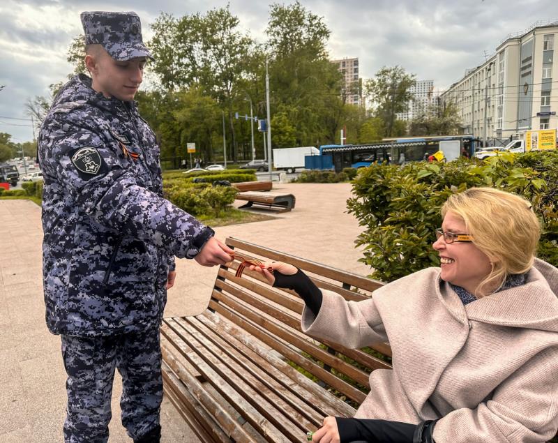 МОСКОВСКИЕ СОТРУДНИКИ ВНЕВЕДОМСТВЕННОЙ ОХРАНЫ ПРИНЯЛИ УЧАСТИЕ В АКЦИИ «ГЕОРГИЕВСКАЯ ЛЕНТА»