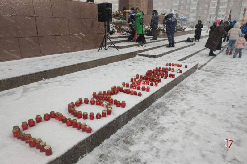 В День Победы росгвардейцы приняли участие в патриотических акциях «Свеча Памяти» и «Чтобы помнили» на Ямале