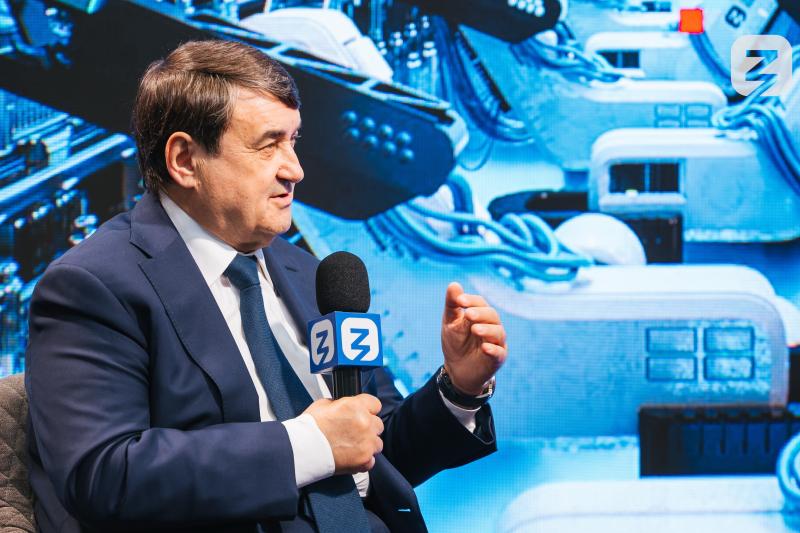 С Севера на Юг: Игорь Левитин рассказал о развитии транспортной отрасли России в студии Знание.Лекторий на ПМЭФ-2024