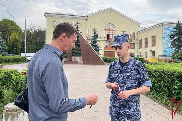 СТОЛИЧНЫЕ РОСГВАРДЕЙЦЫ ПРИНЯЛИ УЧАСТИЕ В АКЦИИ «ЛЕНТОЧКА-ТРИКОЛОР»
