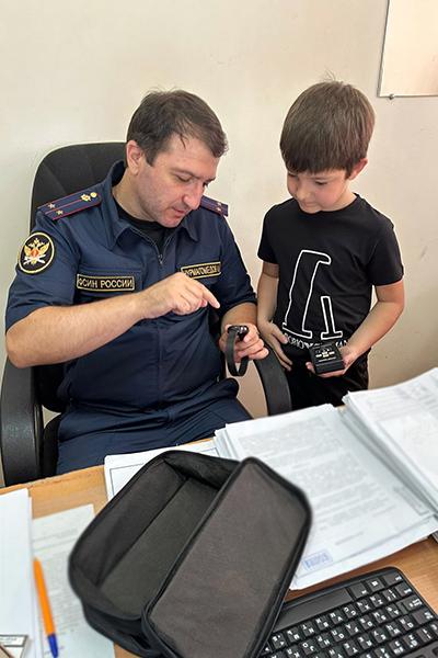 В учреждениях УИС Дагестана прошла акция «Один день на службе с папой (мамой)»