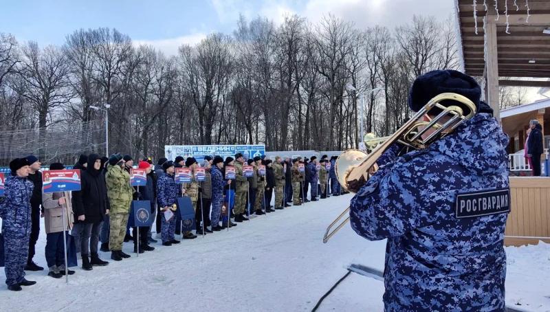 Команда подмосковного главка Росгвардии завоевала серебро Чемпионата Центрального округа Росгвардии по зимнему офицерскому троеборью