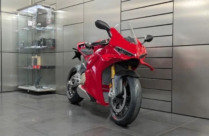 Абсолютно новый мотоцикл Ducati Panigale V4 S представлен в АВТОДОМ Ducati Алтуфьево