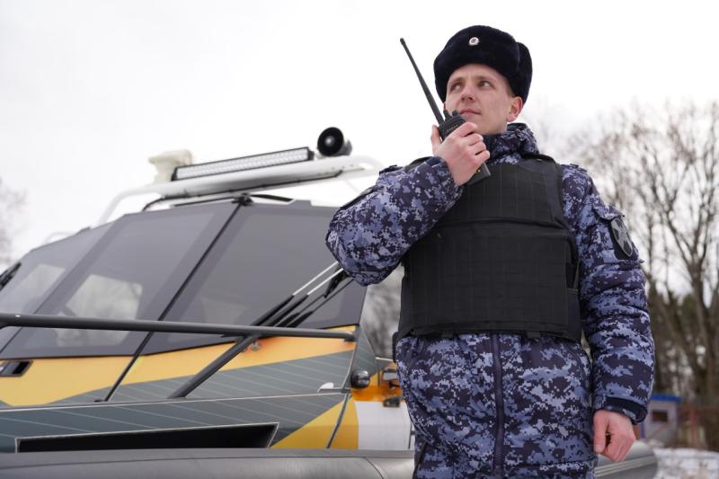 Росгвардия провела учения по пресечению диверсий на водоохранном объекте в Москве