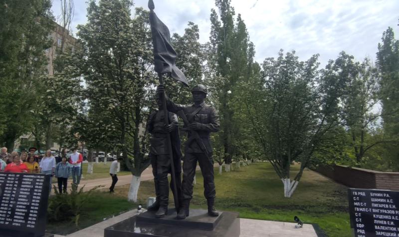 В Нововоронеже Вечный Огонь у мемориала 