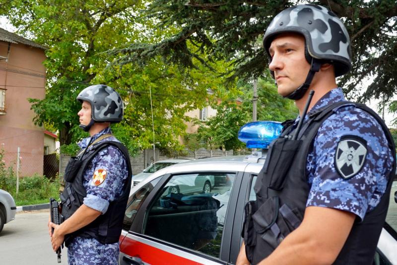 Помощь росгвардейцев понадобилась новокузнечанке из-за агрессивных действий сожителя