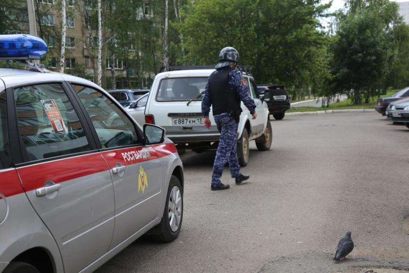 В Саранске росгвардейцы задержали хулигана, устроившего разборки с персоналом супермаркета