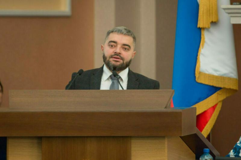Депутат Новосибирска Игорь Украинцев направляется из СИЗО на спецоперацию