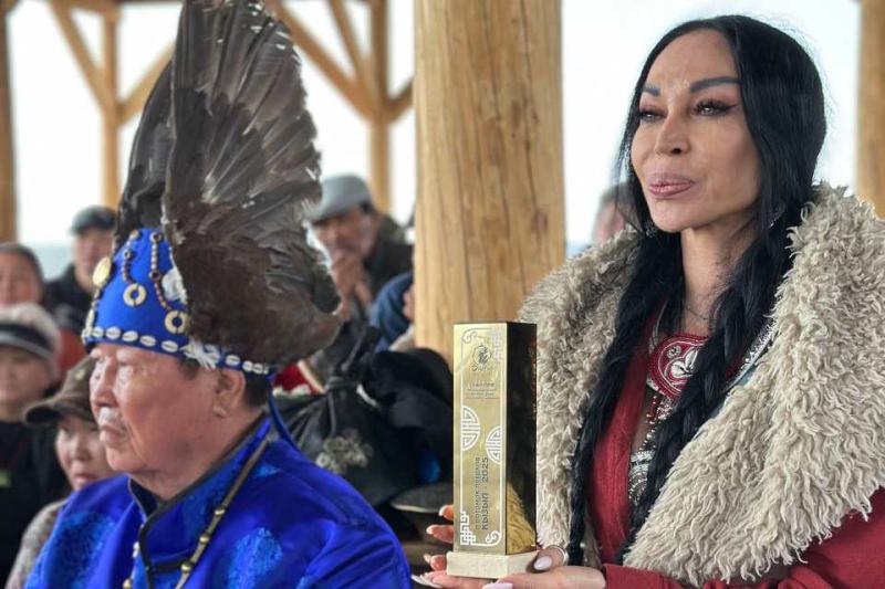 Аделина Панина на шаманском фестивале в очередной раз доказала свои экстрасенсорные способности