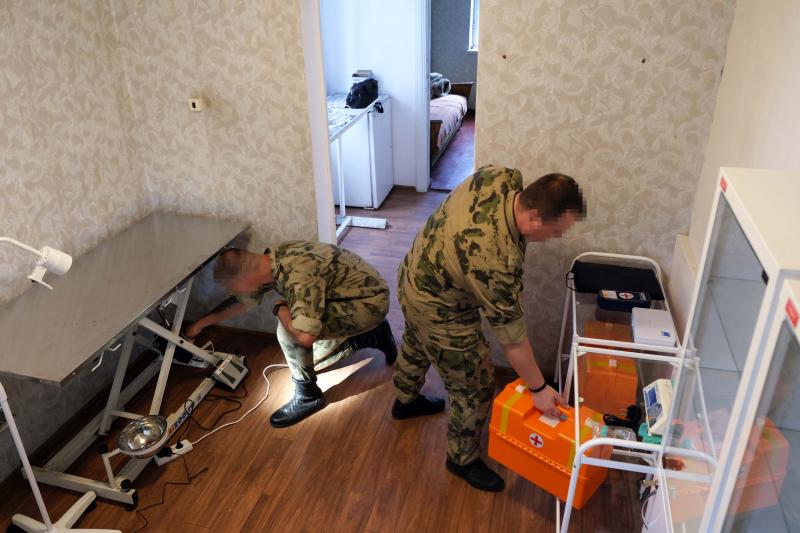 Военнослужащие Росгвардии помогли обустроить ветеринарный кабинет в Херсонской области