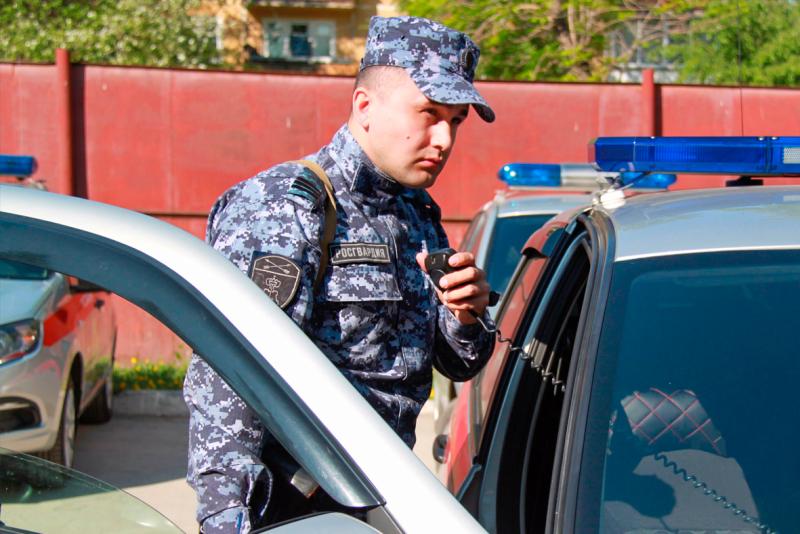 Росгвардейцы задержали сожительницу за причинение возлюбленному резаной раны
