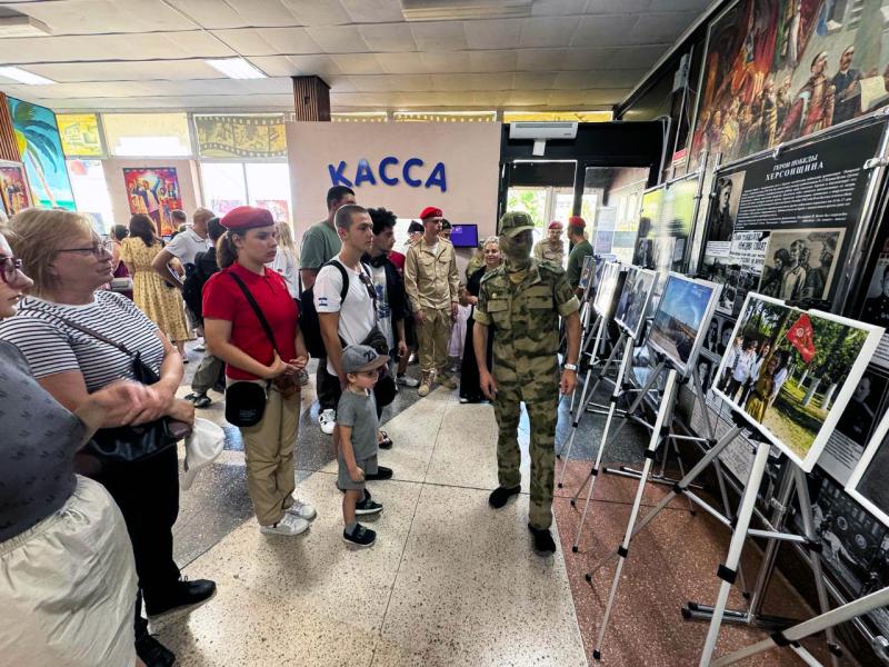 Росгвардейцы организовали фотовыставку в Херсонской области