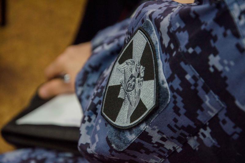 Росгвардейцы задержали кемеровчанина при попытке скрыться из супермаркета с бодрящим напитком
