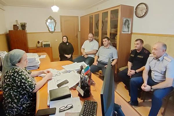 Начальник следственного изолятора № 3 провел рабочую встречу с директором центра занятости населения города Хасавюрт