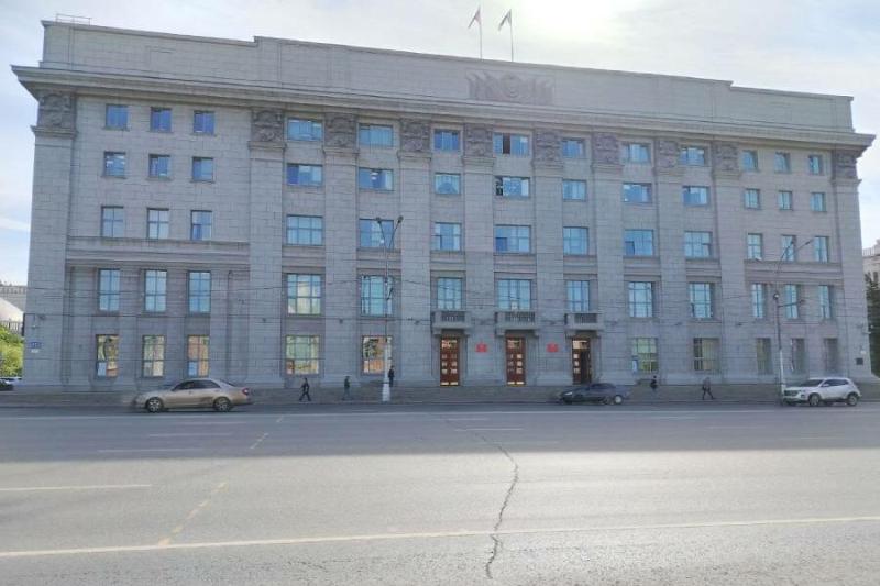 Замначальника земельного департамента мэрии подозревают в превышении полномочий