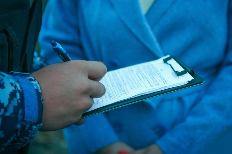 Росгвардейцы задержали предполагаемого виновника в грабеже у горожанки