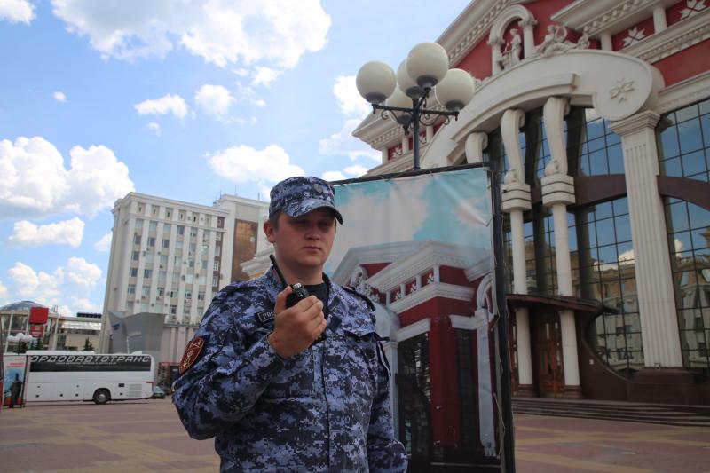 В Саранске сотрудники Росгвардии задержали гражданина за нанесение побоев своей знакомой