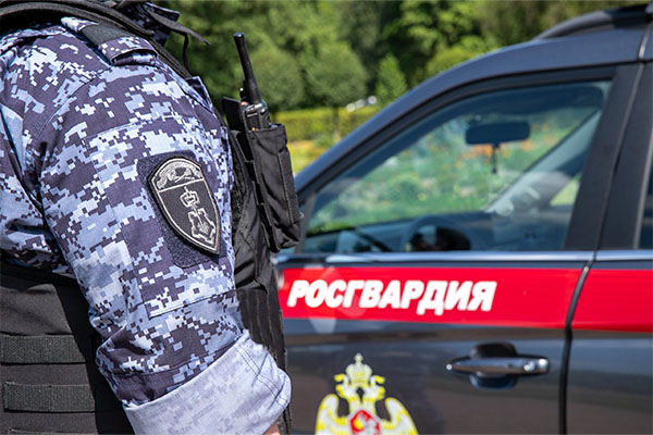 В Москве росгвардейцы задержали мужчину с наркотическим веществом