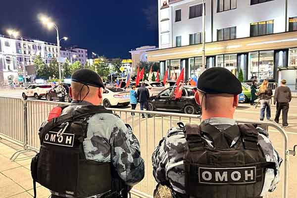 Столичные росгвардейцы обеспечили безопасность автопробега, посвящённого Дню государственного флага