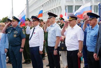 Начальник Управления Росгвардии по Ульяновской области принял участие в торжественной церемонии поднятия государственного флага