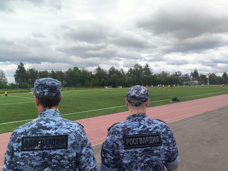 Соревнования по футболу на стадионе 