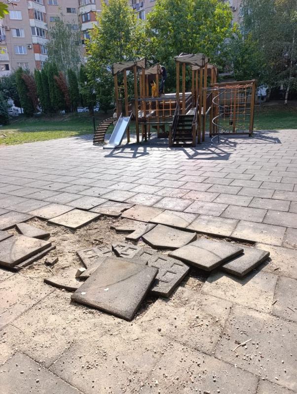 Гарантия закончилась, безопасность детей — тоже? Народный фронт требует от администрации Нальчика ремонта опасной детской площадки