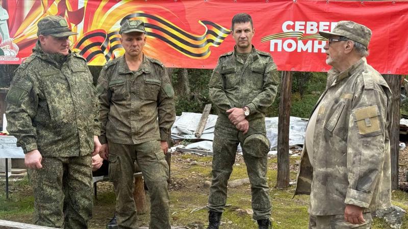 Офицеры военного следственного управления СК РФ по Северному флоту почтили память героев Великой Отечественной войны на Партизанском острове боевой славы России