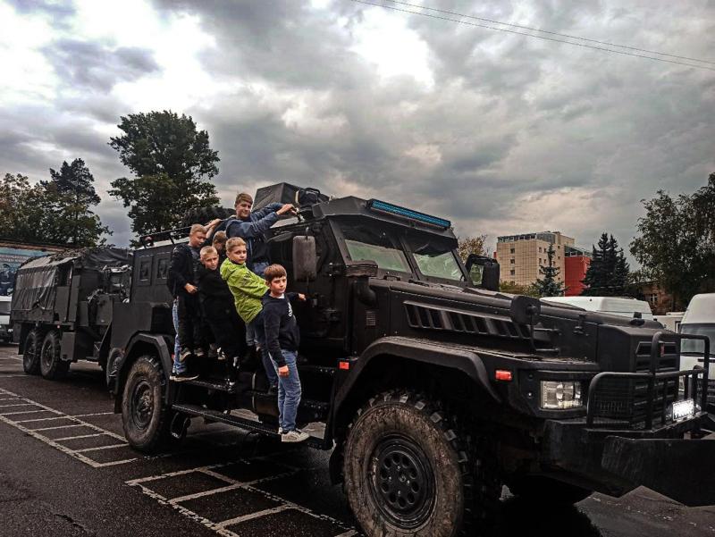 В спецподразделении столичной Росгвардии прошёл День открытых для детей из военно-патриотического клуба