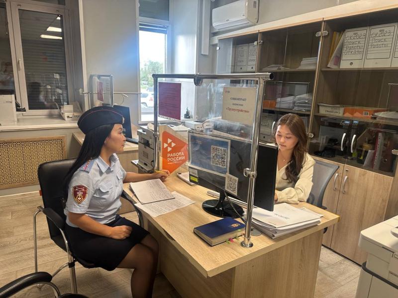 Сотрудники вневедомственной охраны провели рабочую встречу с представителями ЦЗН Кызыла