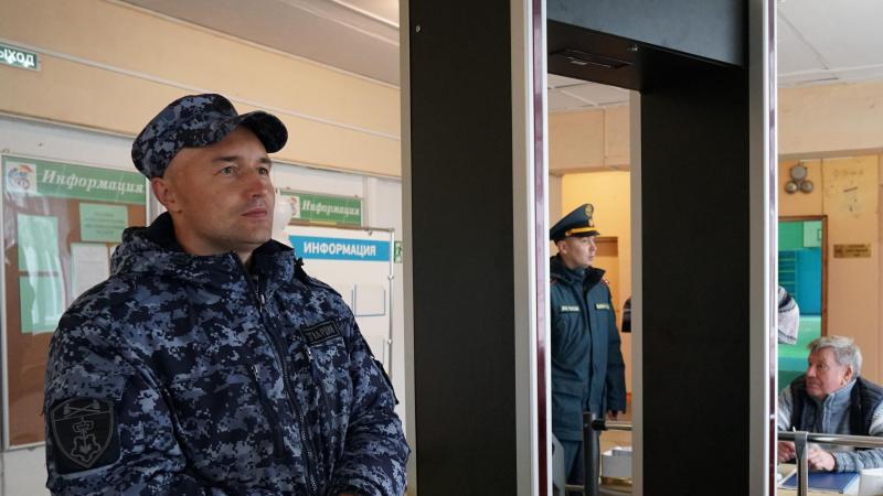 Росгвардейцы обеспечили охрану правопорядка в общегородской День знаний