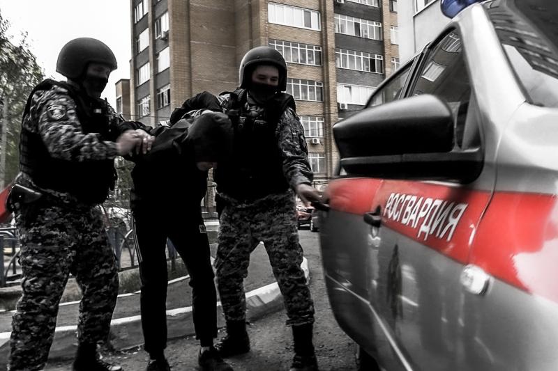 В Набережных Челнах наряд вневедомственной охраны задержал подозреваемого в краже из торгового центра