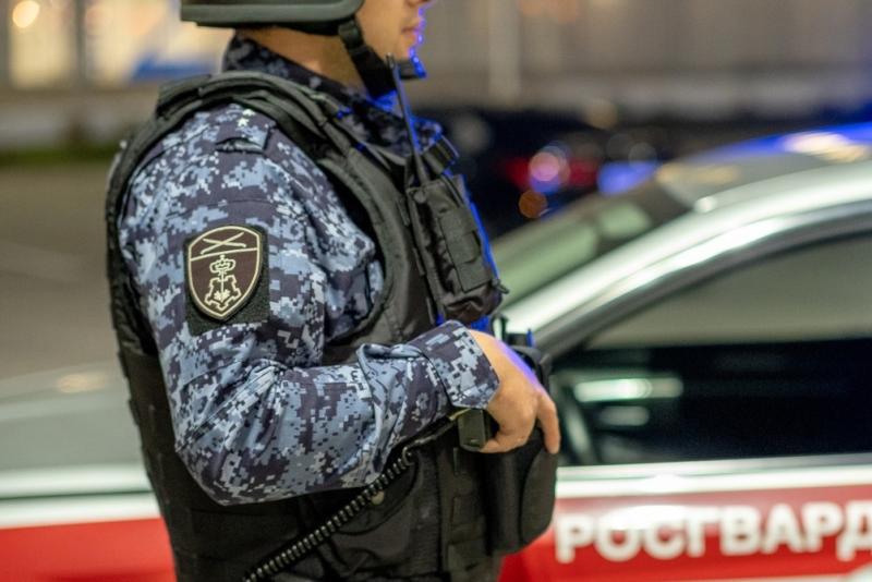 Росгвардейцы задержали топкинца, проникшего в охраняемую квартиру