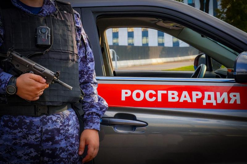 Сотрудники Росгвардии задержали мужчину с крупной партией наркотиков на востоке Москвы