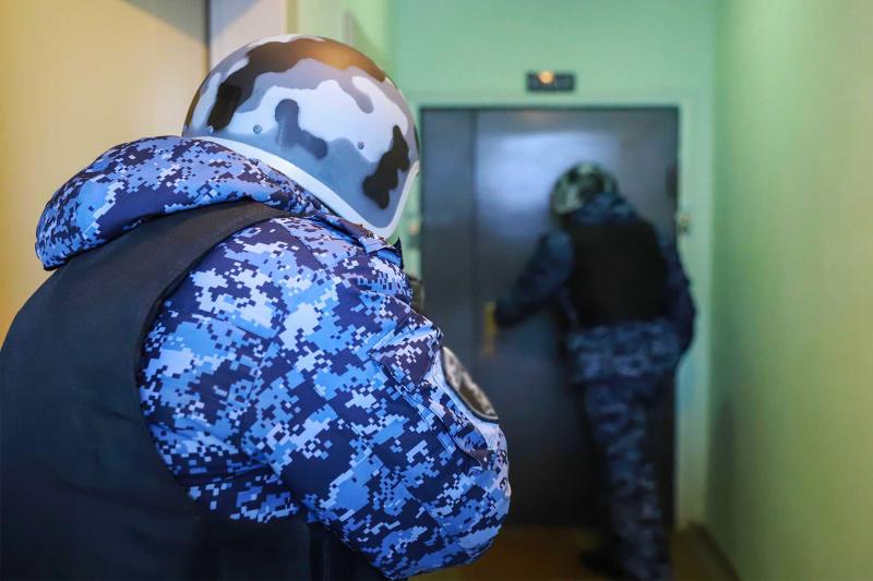 Росгвардейцы задержали новокузнечанку, которая может быть причастна к причинению травмы возлюбленному