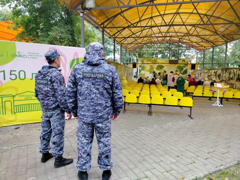 Сотрудники Егорьевского отдела вневедомственной охраны Росгвардии обеспечили правопорядок на празднике урожая в парке «Пегас»