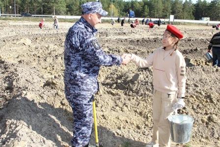 Росгвардейцы в Тюмени присоединились к международной акции «Сад памяти»